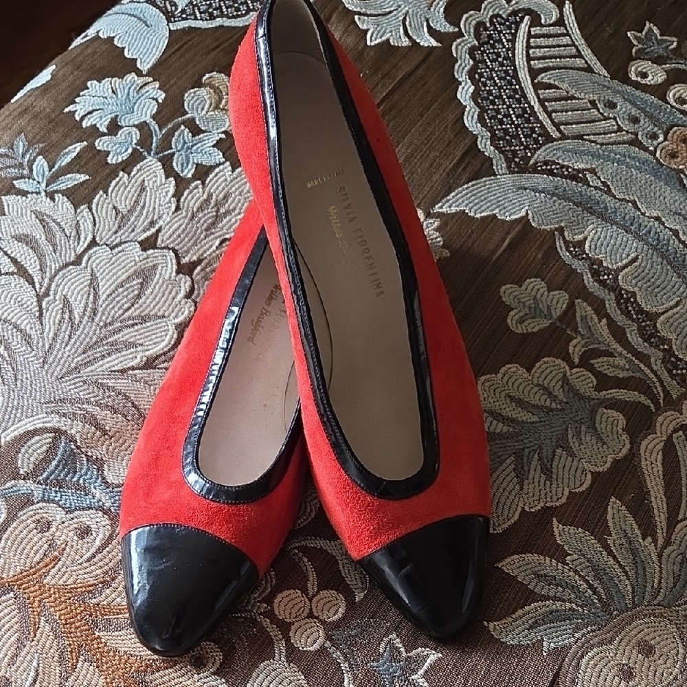 Elegant Red and Black Flats & Loafers